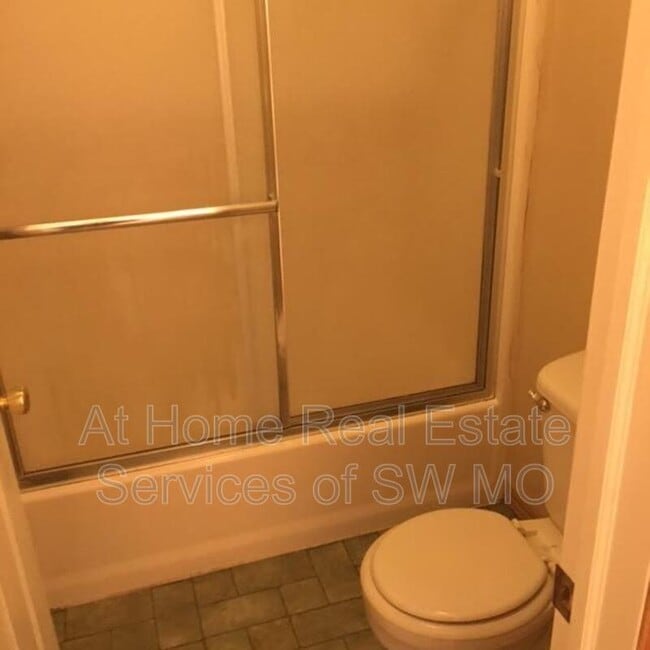 Building Photo - 3033 N Fremont Ave