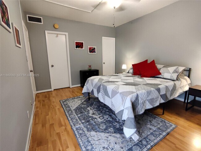 Building Photo - 4117 Bougainvilla Dr