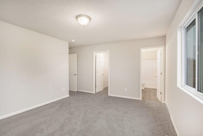 Building Photo - Newly Constructed Five Bedroom Home in Por...