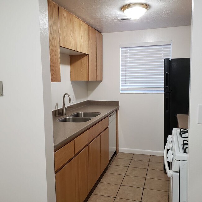 Building Photo - 1B/1B Pet Friendly Apartment South of BYU