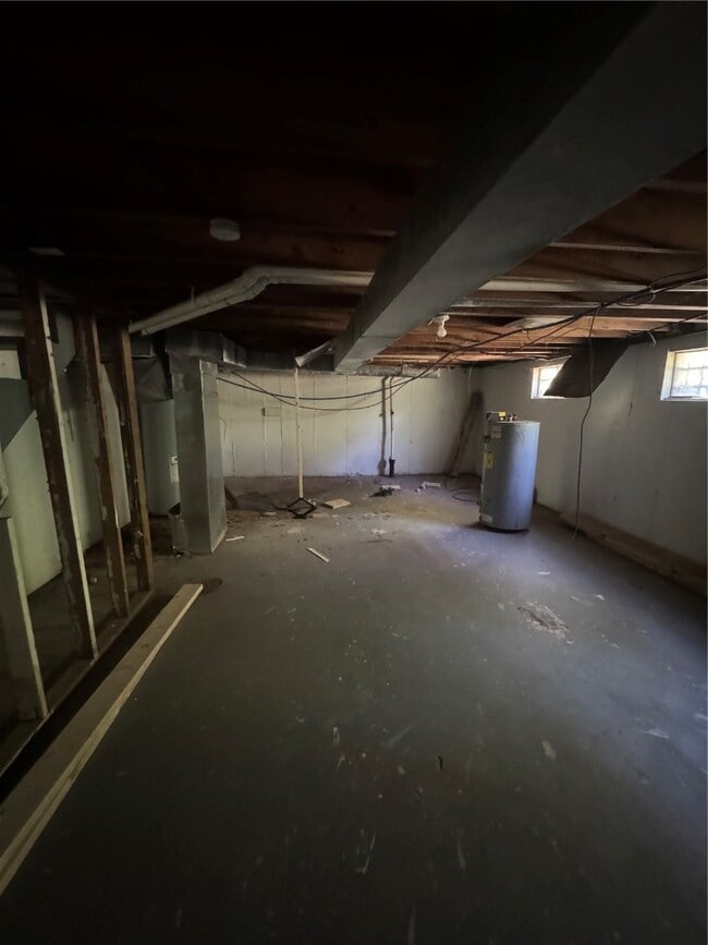 Building Photo - 5434 Maple Ave