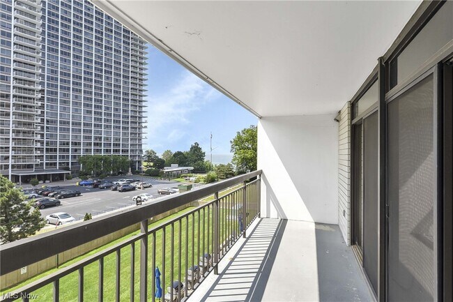 Building Photo - 12550 Lake Ave