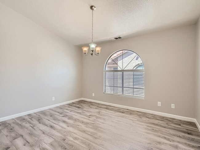Building Photo - 1411 Santa Margarita St