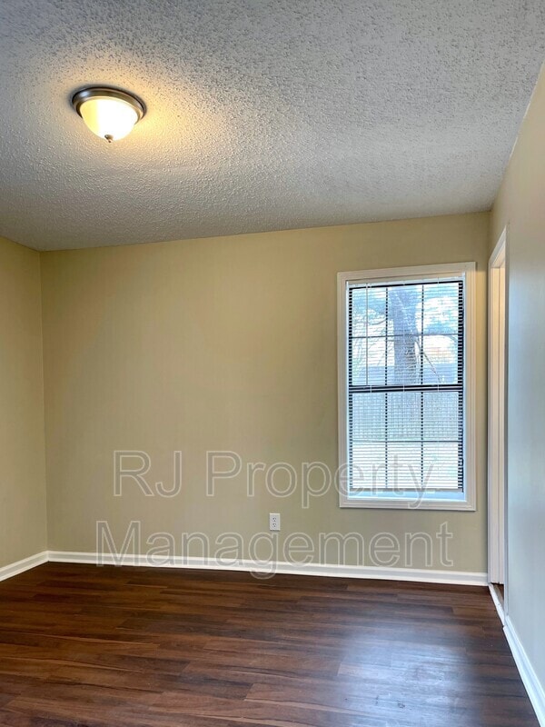 Building Photo - 5297 Breckenwood Dr