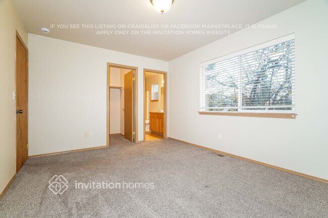 Building Photo - 306 Deeded St