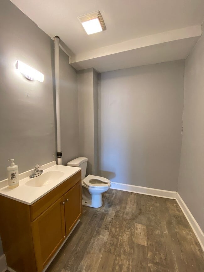 Building Photo - 9 Bed 5 Bath Historic Home - Commercial Use