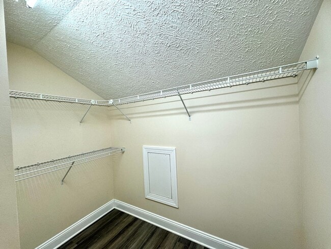 Building Photo - Huff Heritage Townhome  3 Bed, 2.5 Bath  A...