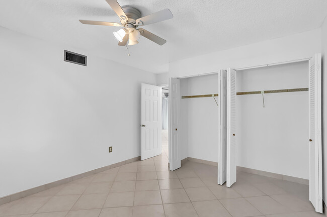 Building Photo - 4290 Deste Ct