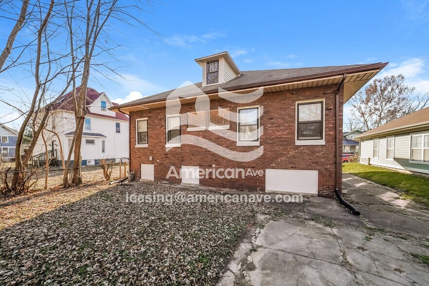 Building Photo - 717 E La Salle St