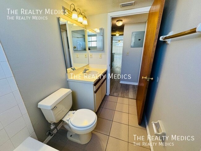 Building Photo - 5012 Laguna Bay Cir