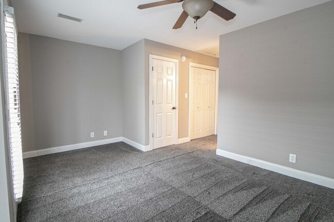 Building Photo - 607 Anderson Dr