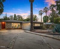 Building Photo - 1086 Hollygrove Ln