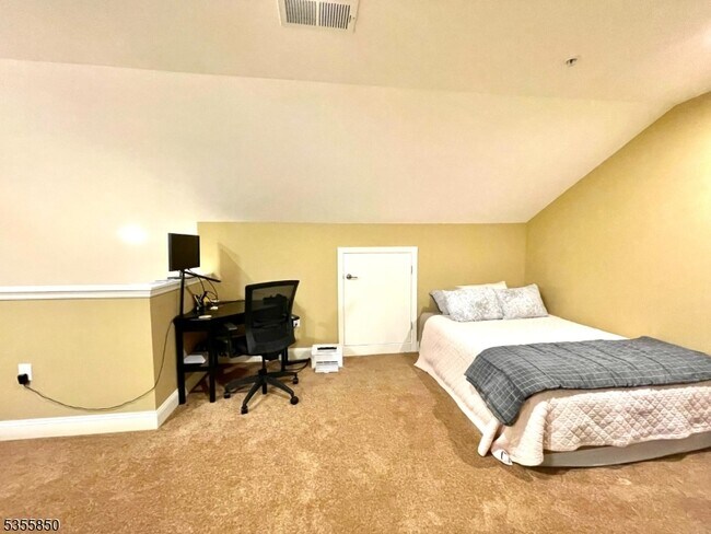 Building Photo - 4402 Ramapo Ct