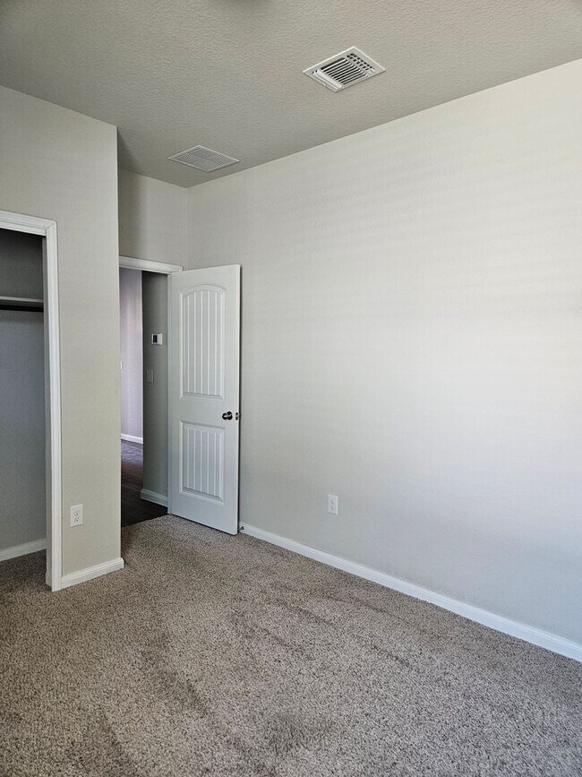 Building Photo - 4-Bedroom Home for Lease – Hutto, TX