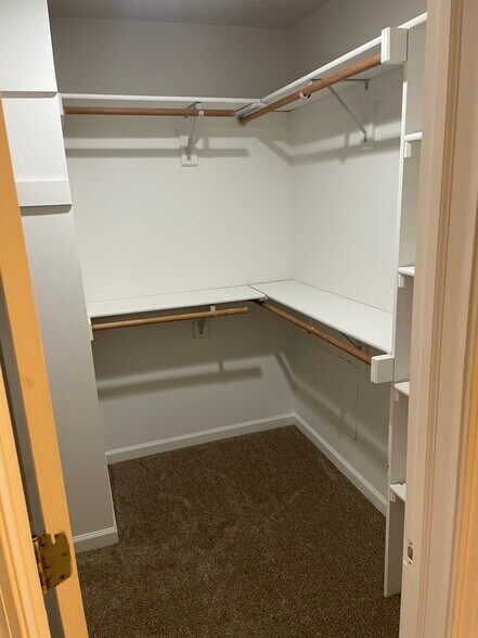 Building Photo - 630 Eugene Ct