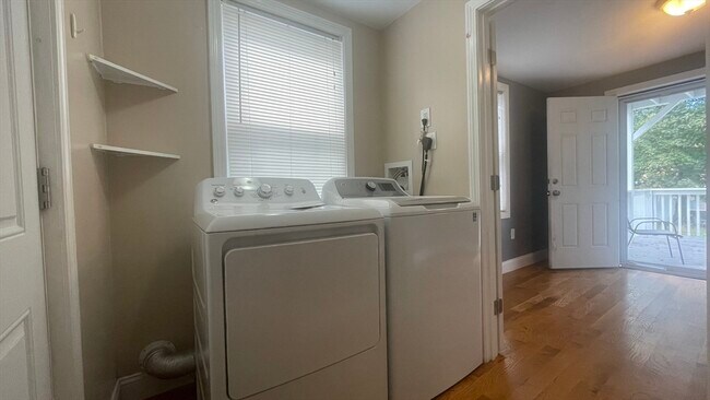 Building Photo - 87 W Selden St
