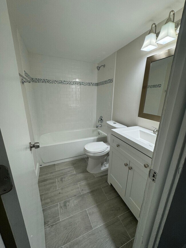 Building Photo - 2708 Vandiver Dr