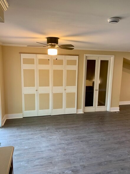Dining Area - 7127 Boston State Rd