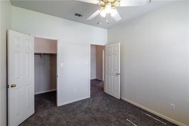 Building Photo - 105 Bluejay Cove