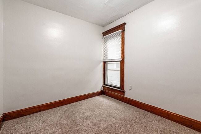 Building Photo - 25 E Blake Ave