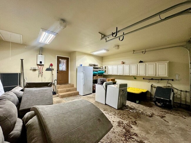 Building Photo - Stunning, fully furnished 3-bedroom, 2-bath lakefront home on Lake Palestine!