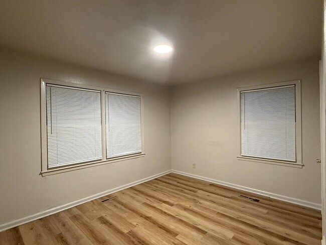 Building Photo - 2607 N Poplar St