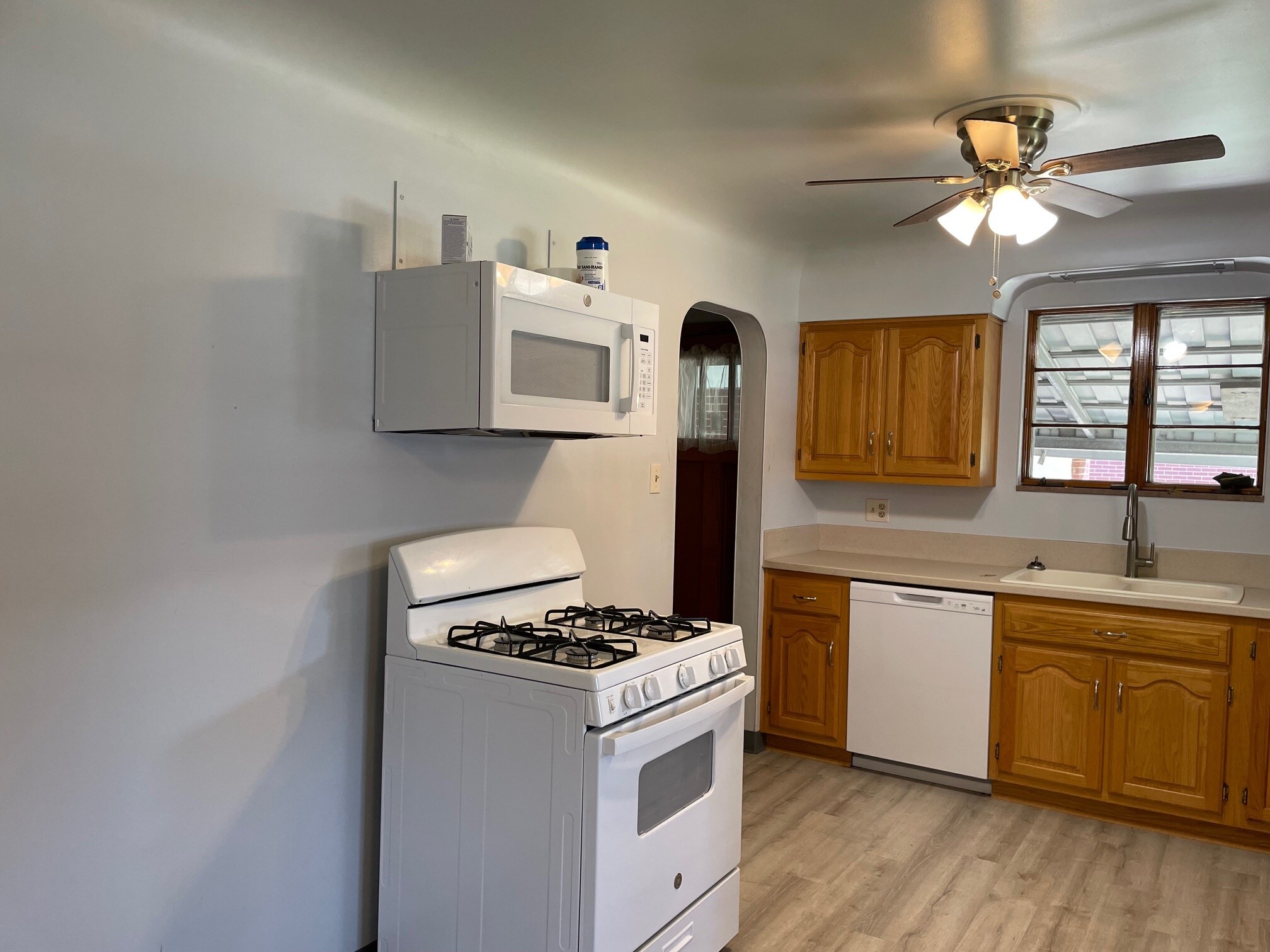 Building Photo - 4517 Lincoln Ave