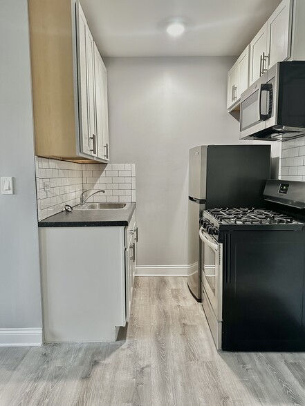 4031 Kenmore - Studio - 4031 N Kenmore Apartments