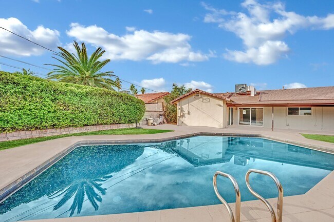Building Photo - Mid-Century Modern Gem in Historic McNeil ...
