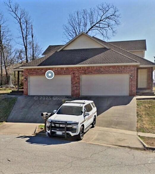 Primary Photo - 1974 E Peppervine Dr