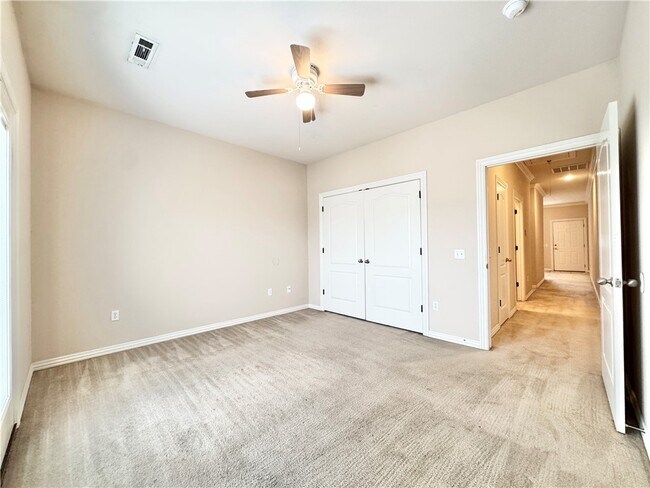 Building Photo - 2131 N Crossover Rd