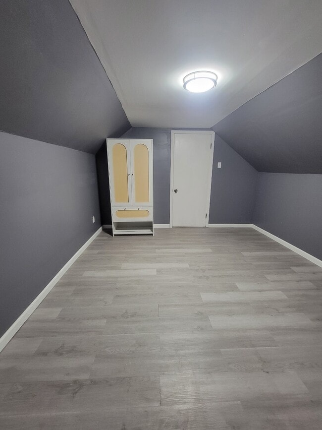 Building Photo - 129 Sergeant St