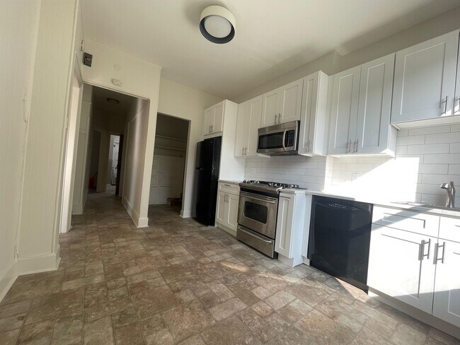 Building Photo - 27 48th St