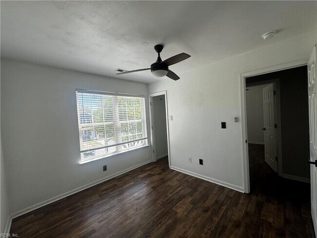 Building Photo - 1314 Summit Ave