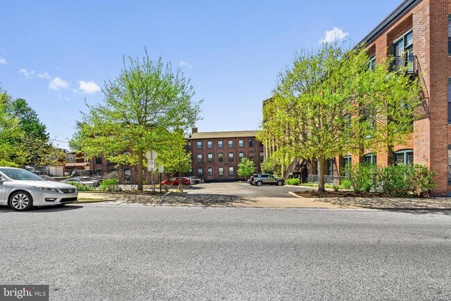 Building Photo - 200 Lincoln Ave