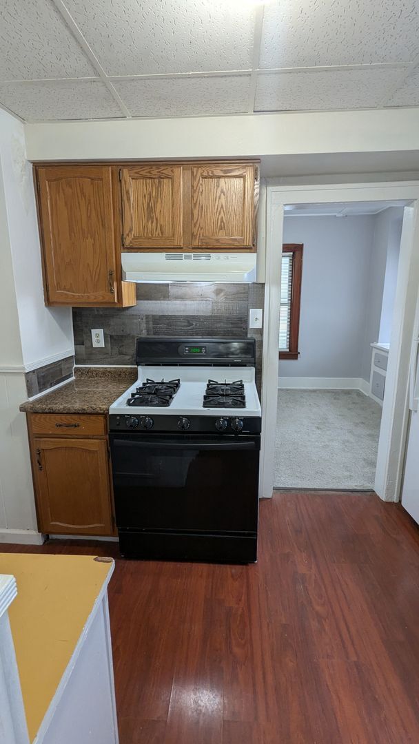 Building Photo - Charming 3-bedroom, 1-bathroom home locate...