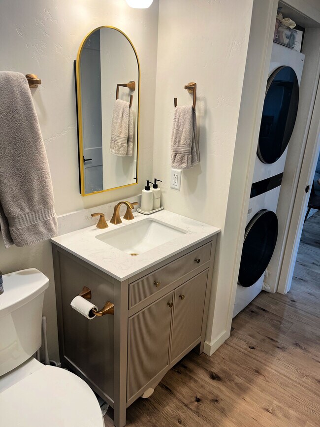 Building Photo - 505 W Spokane Ave