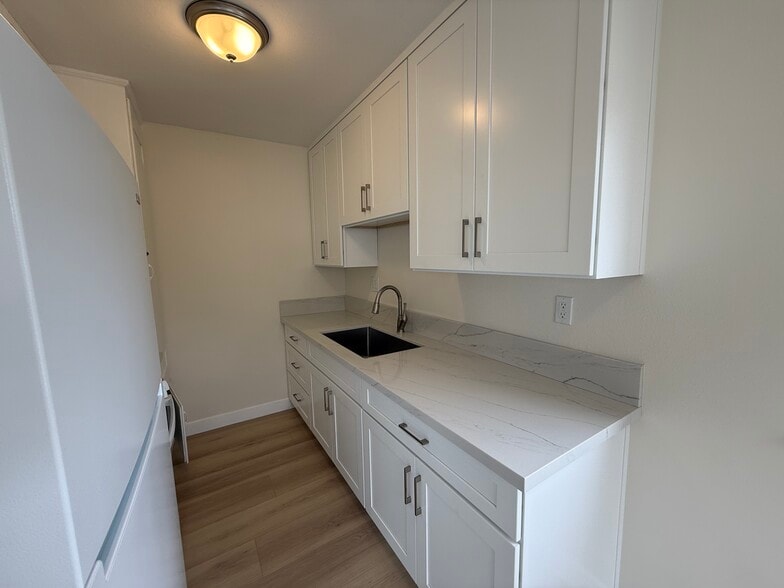Building Photo - 5654 Case Ave