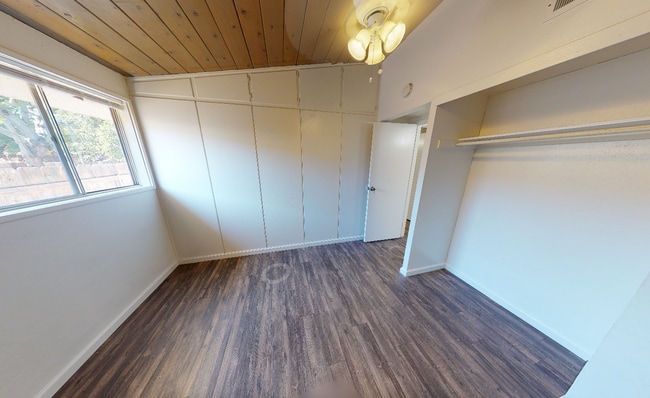 Building Photo - Spacious 4BD/2BA on Baja (Lease out, pending signatures. Check back in a few days!)