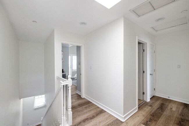 Building Photo - 231 Aviation Pl