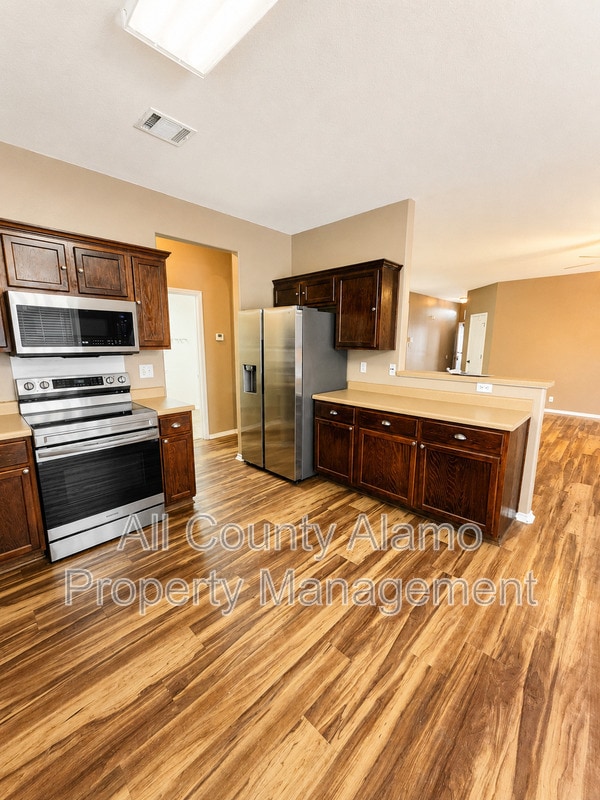 Building Photo - 9006 Pinseeker