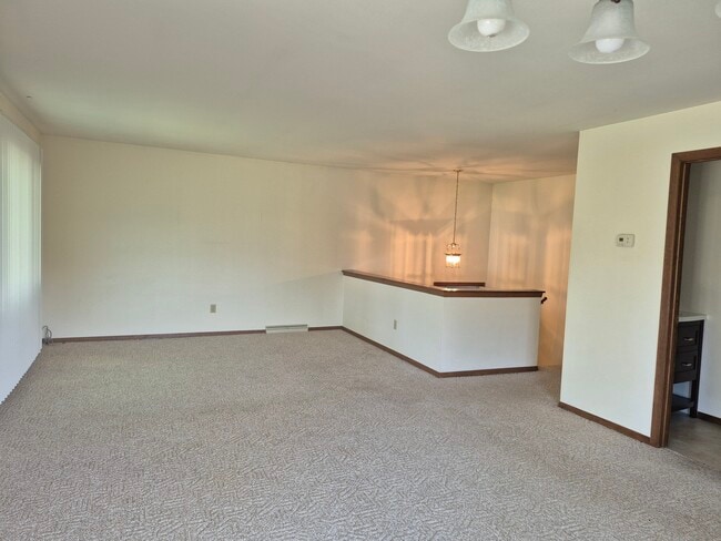 Building Photo - 515 W 13th St