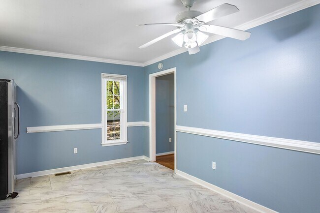 Building Photo - Stunning 3 Bedroom Home AVAILABLE NOW!