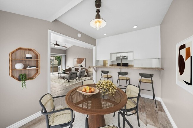 Building Photo - 2-Bedroom Apartment in the Heart of Santa Ana