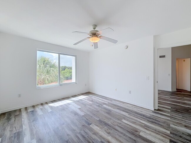 Building Photo - 1119 Villa Cir