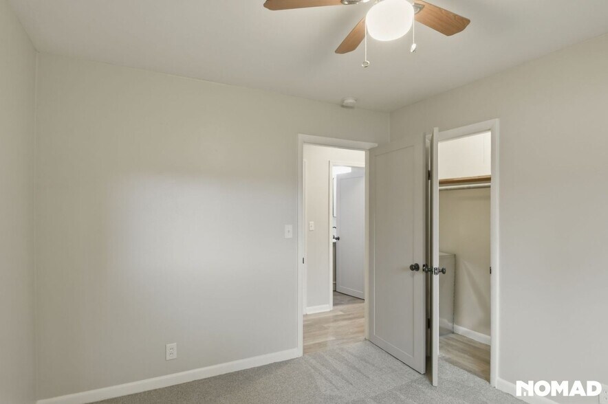 Building Photo - 1322 W Sherry Dr
