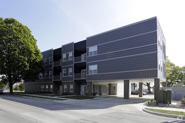 Building Photo - 213 W Green St