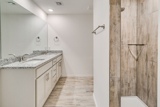 Building Photo - Brand New 4 Bed Home!