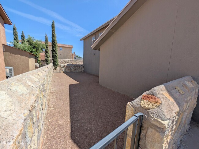 Building Photo - 12145 Sun Arbor Pl