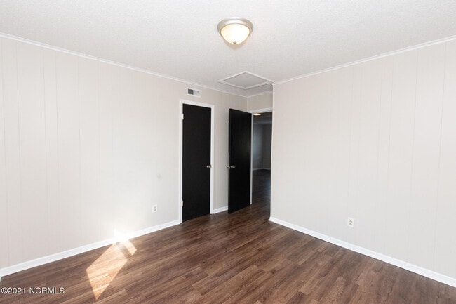 Building Photo - 103 Ravenwood Dr